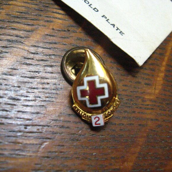 Red Cross Blood Drive Vintage Lapel Pin - Picture 4 of 6